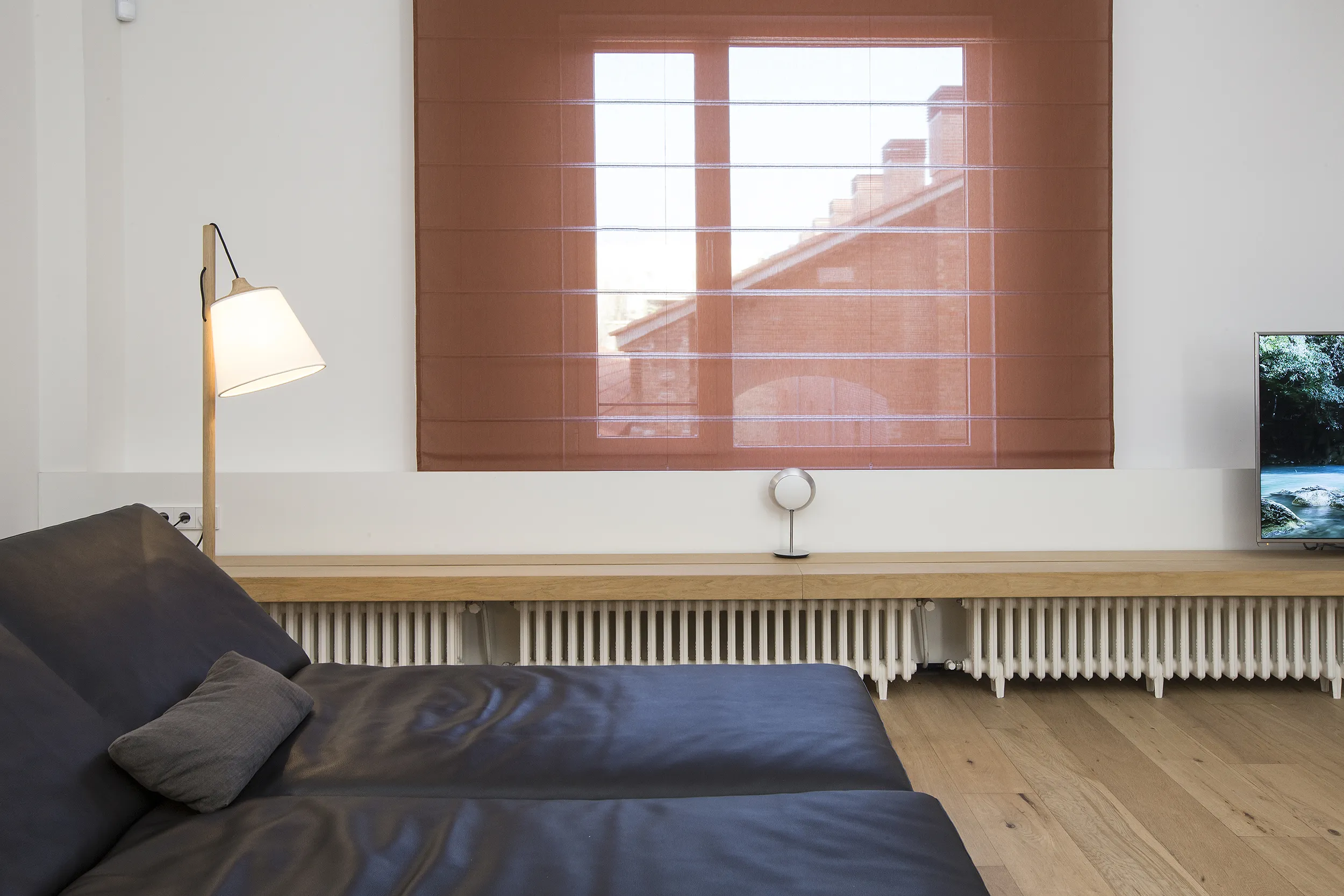 Plegable sin varilla con caída libre en dormitorio acogedor