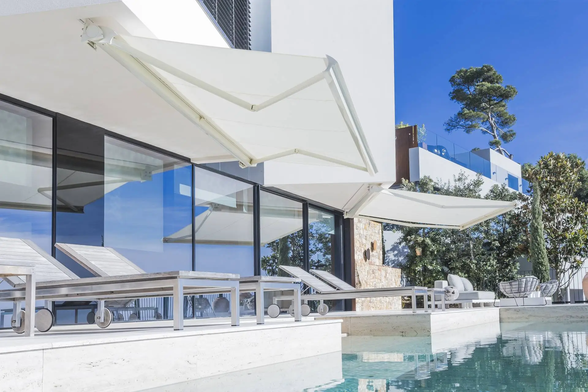 Toldo Bandalux en terraza exterior