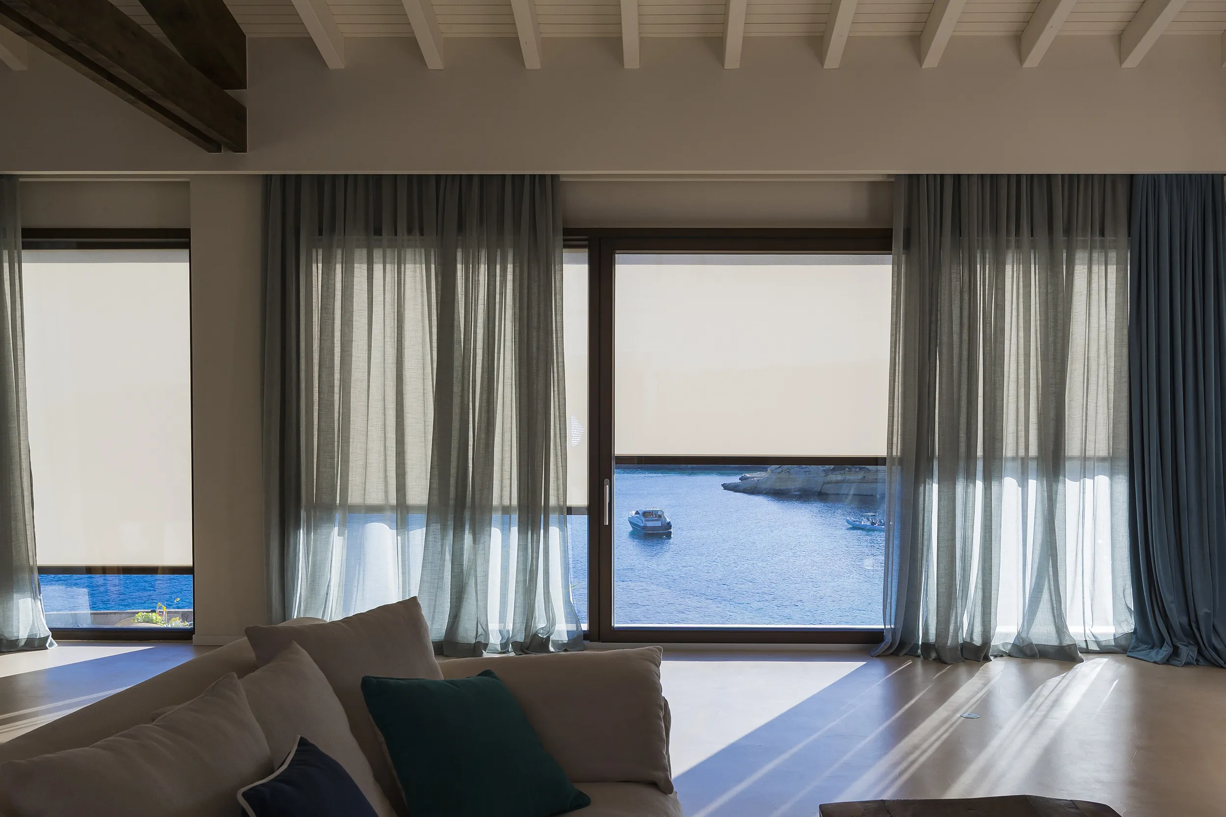 Cortina ondas perfectas en estancia de lujo