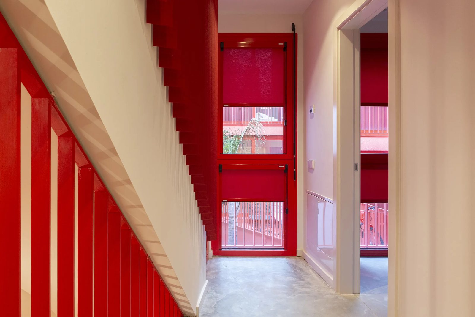 Sistema sin perforar en ventana de madera, detalle de sujeción